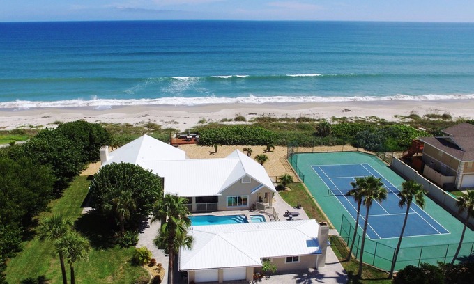 Ocean Park Casa | GOLDEN SANDS® EMERALD -Luxury Beachfront -Tennis Court, Pool, Spa, Private Beach