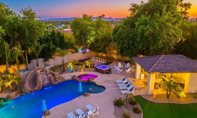 Cactus Acres Casa | Private Paradise Resort with Waterslide+Pickleball+Putting Green+ Playset
