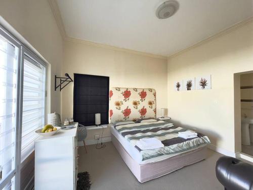 Marina da Gama Apartamento | Private Park Island Room with own Bathroom at Lake