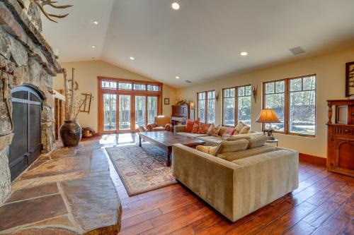 Truckee Casa | Private Patio and Gas Grill Stunning Truckee Home