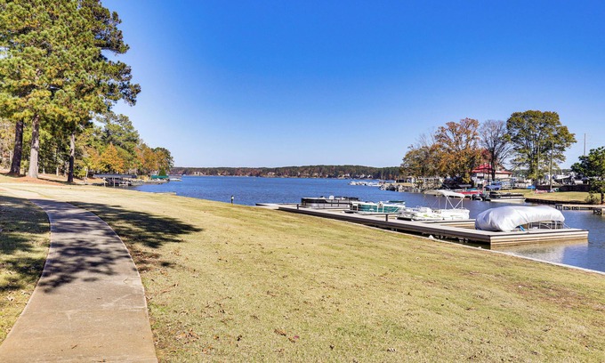 Lake Oconee Casa | Private Patio, Decks: Waterfront Eatonton Townhome