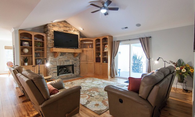 Mountain Rest Casa | Private, Peaceful Home Close to Waterfall Hikes, Mtn Biking, Fishing & More