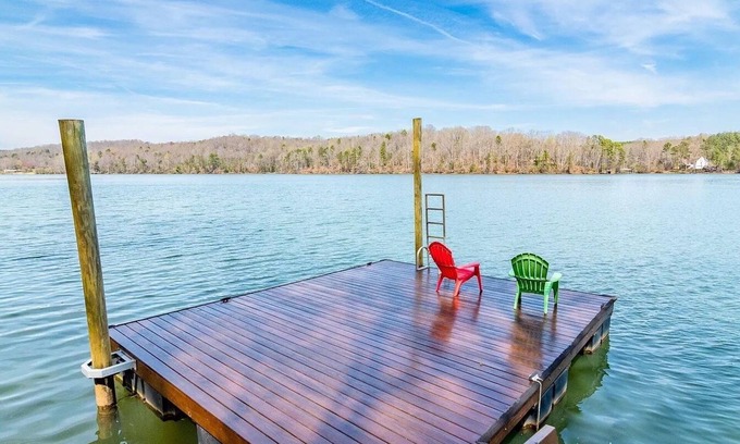 Claremont Casa | Private, pet friendly lakefront house on Lake Lookout Shoals.