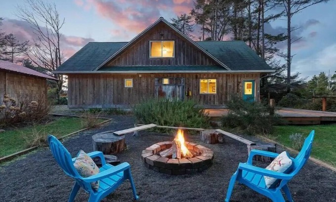Tierra Del Mar Casa | Private pet friendly beach house, steps to beach
