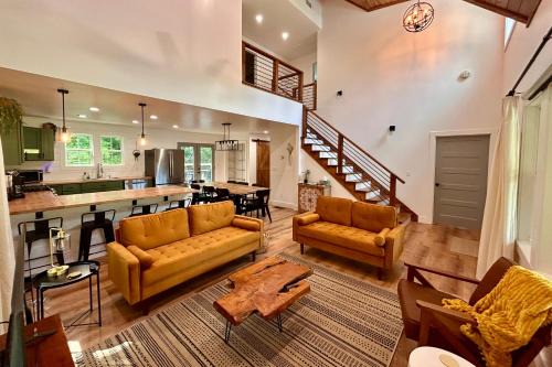 Dahlonega Casa | Private Pickleball Court, Gym, Arcade, & Hot Tub!