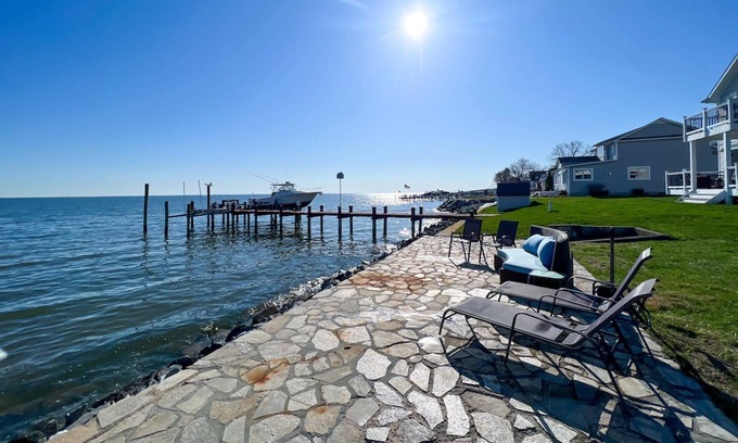 Fort Howard Casa | Private pier by Kurtz Beach pet-friendly Dock of the Bay
