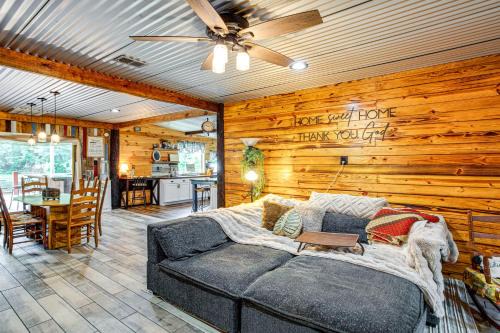 Orangeburg County Casa | Private Pond and Large Yard Unique Cabin in Norway!