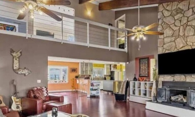 Harwood Lane Casa | Private Pond Retreat on 6 Acres