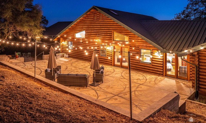 Mariposa Cabina | Private Pond, Views from All Rooms and Huge Patio
