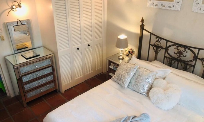 Sunset Crest Condominio | Private Pool access and 1 minute walking distance to the beach.