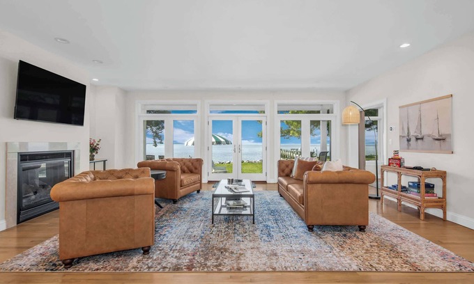 Royal Oak Casa | Private Pool and Waterfront for the Whole Crew