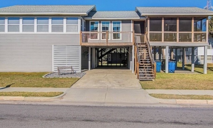 Edisto Island Casa | Private Pool at Livin' Is Easy Spacious 5-bedroom in charming Edisto Beach, SC
