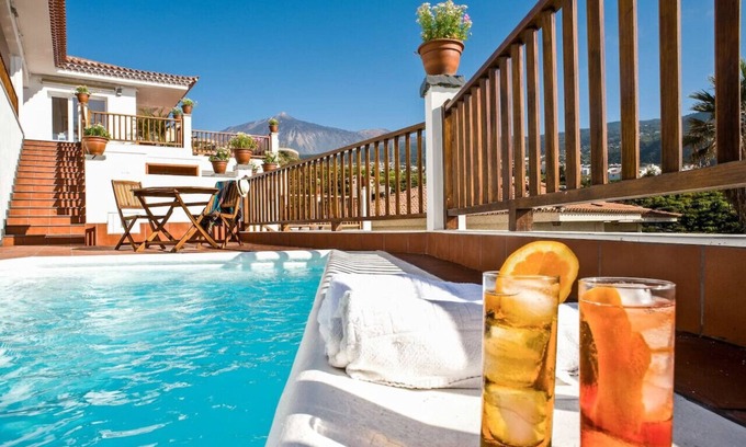 La Mancha Apartamento | Piscina privada climatizada, vistas mar & Teide, wifi, concierge en Villa [apt H]