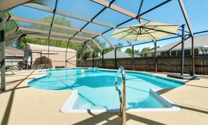 Milton Casa | Private Pool-Fish Cleaning Station- Convenient Location to the Beaches