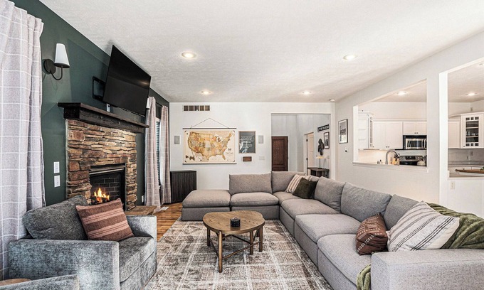 West Olive Casa | Private Pool | Game Room | Shuffleboard | Nursery | Two kitchens | Firepit