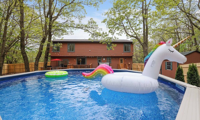 Tunkhannock Township Casa | Private POOL Hot Tub Fully Fenced Backyard Fire Pit Games