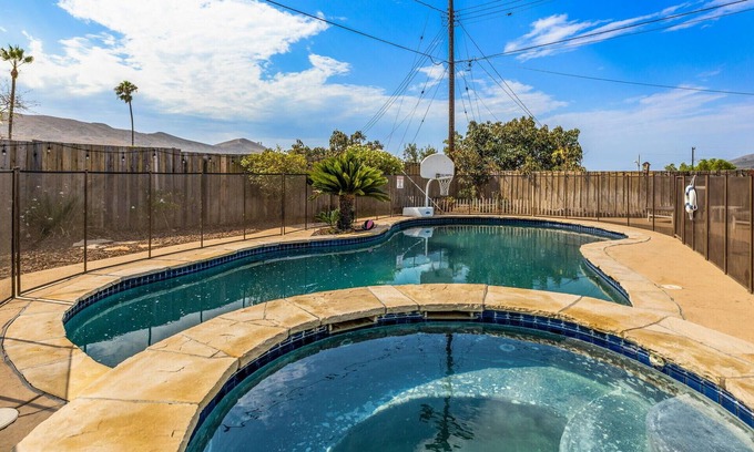 Ventura Casa | 🏝 Private Pool home in the Ventura hills!🏝