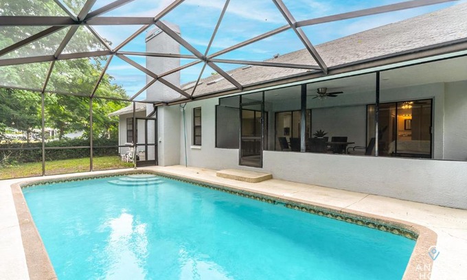 Windsor Mill Casa | Private Pool Home with Covered Lanai 2 Miles to Hudson Beach