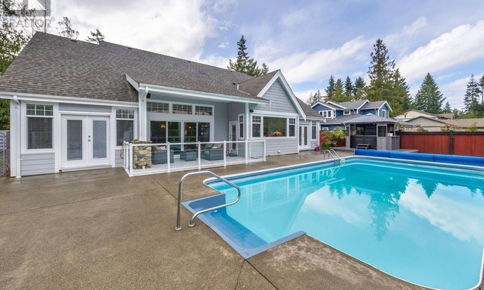 Regional District of Nanaimo Casa | Private pool house