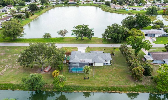 Eisenhower Casa | Relax & Luxury Pool, Lake View & Paradise Home