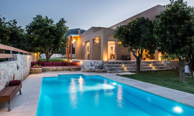 Agia Villa | Piscina privada ★ Villa Lux ★ Jacuzzi y gimnasio ★ 3 habitaciones