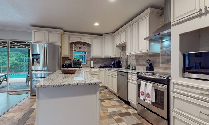 Melbourne Casa | Private Pool | Pet-Friendly | Private Backyard | FMEL2
