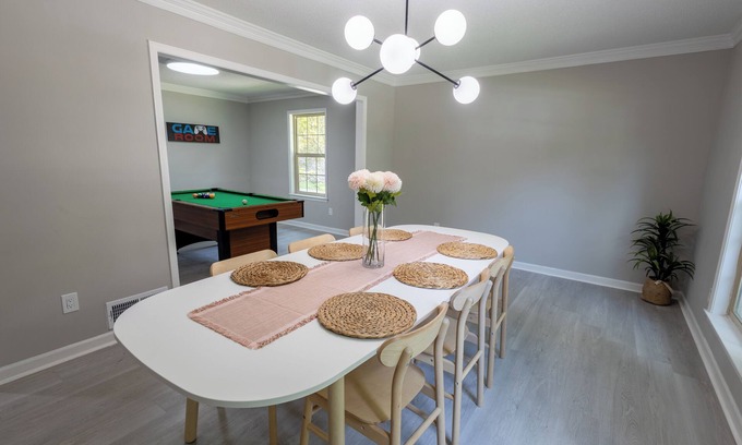 Ellendale Casa | Private Pool–Renovated Home for Groups/Getaways