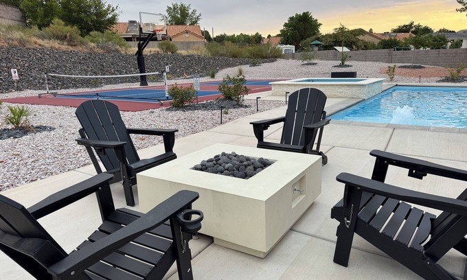 La Verkin Casa | Private Pool & Spa, Pickleball, King Beds, Near Zion, Sleeps 16+, Game Room