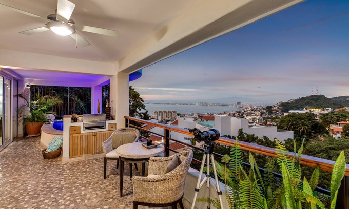 Zona romántica Condominio | Private pool, stunning views above Zona Romantica