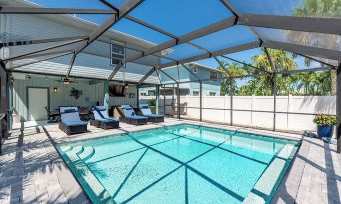 Mid Island Casa | ☀️ Private Pool - Sea Glass ☀️