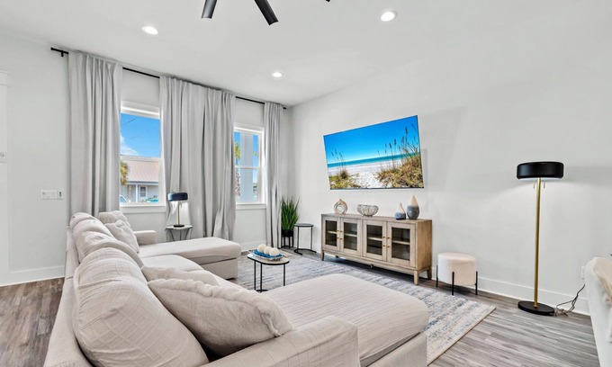 Bahama Beach Casa | 🌴Private Pool-Walk to Beach-Great Location-Evergreen Unit A☀️