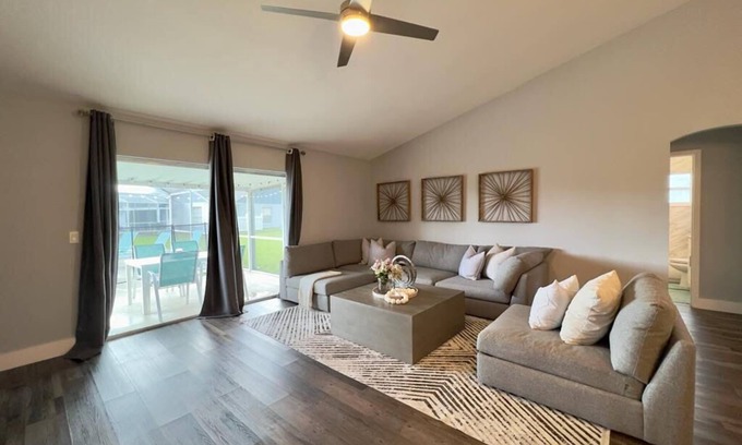 Indian Ridge Casa | Private Pool w/spacious living/kitchen remodeled home 5 min to shop/Eating & Fun