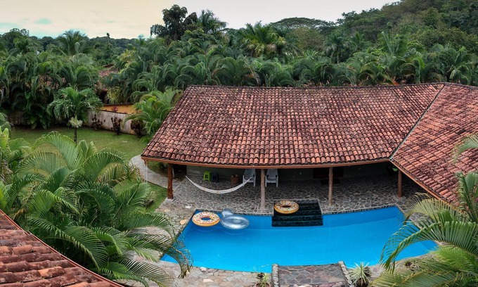 Playa Hermosa Casa | Piscina privada y patio ~ Escapada aislada ~ Minutos a la playa