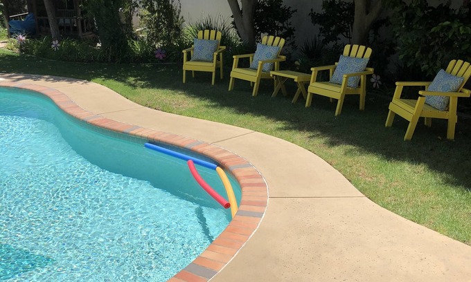 Downey Apartamento | Propiedad privada bellamente ajardinada y piscina con una unidad de 2 camas y 1 ba