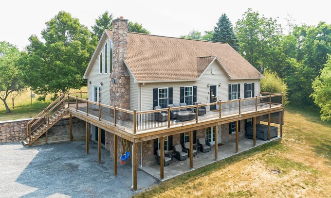 Port Royal Cabina | Private property + Hot tub + King bed + Game Room + Toy Room