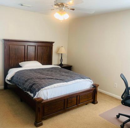 Cypress Casa | Private Queen Room Cypress 290, TX
