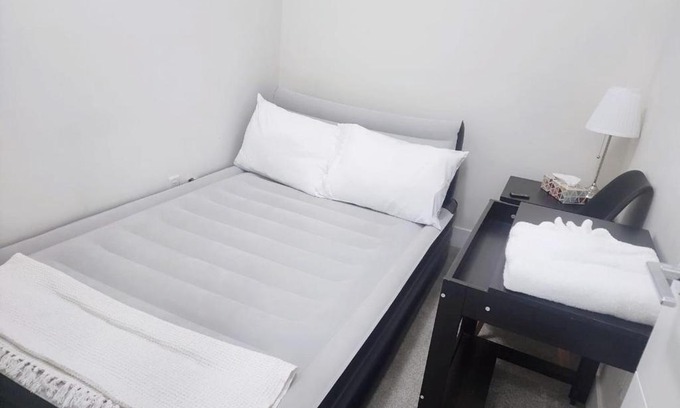 Delta Casa | Private Queen Room (Queen Air Mattress) - Delta, BC