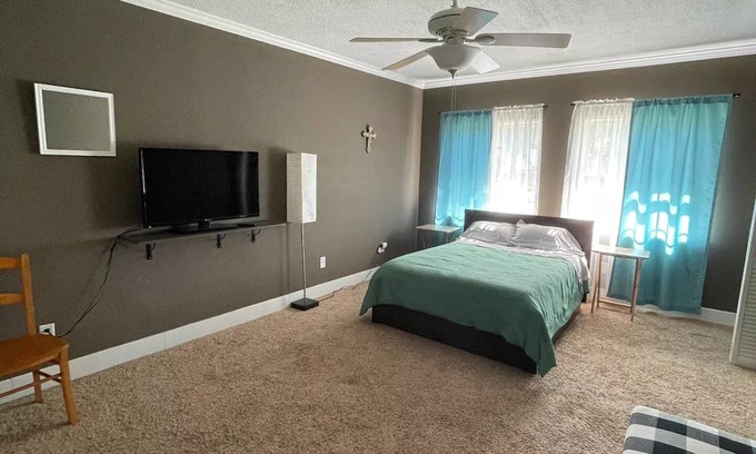 Albany Casa | Private, Quiet 1 bed. 1 bath and 1 extra room.”Cozy Forever”, close to Phoebe.