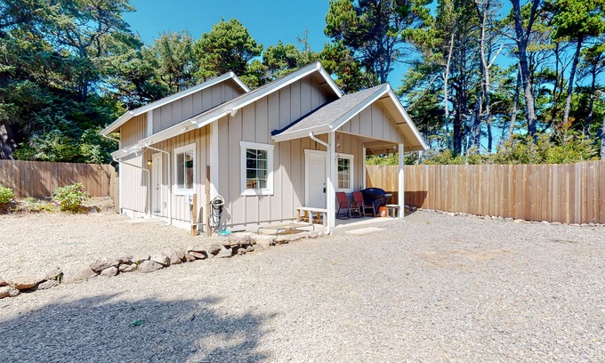 Florence Casa | Private, quiet, dog-friendly home with firepit, 1/4 mile from Heceta Beach