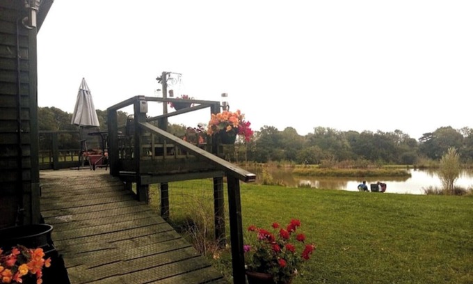 Hadlow Down Casa | Private, quiet en-suite hut, glorious views to South Downs, wild swimming.