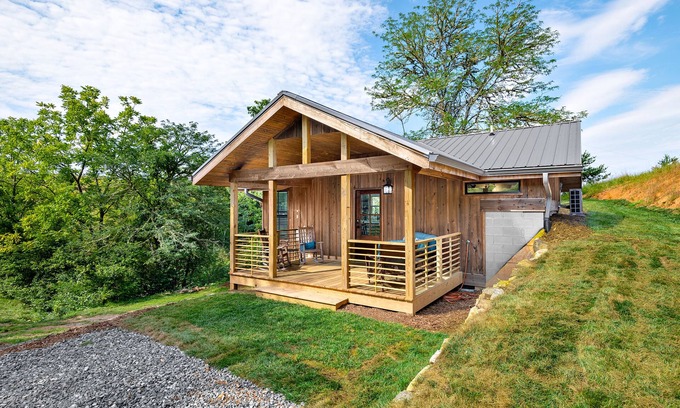 Weaverville Cabaña | Private Quiet Mountain Modern Cabin! 25 mins from Downtown Asheville