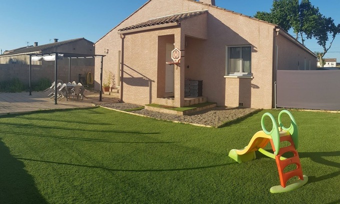 Saint-Marcel-sur-Aude Cama Y Desayuno | Habitación privada en casa grande, jardín, piscina, Canal du Midi.