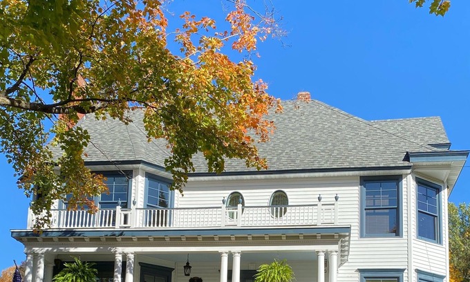 Rockland Casa | Private Renovated Historical Home with central a/c, jet tub & lots of amenities!