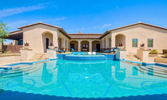 North Scottsdale Casa | Private Resort Feel – Two Pools and Total Comfort - With Five Ensuite Bathrooms