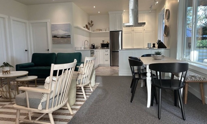 Crofton Casa | Private & restful; quiet 2 bedroom suite in Duncan