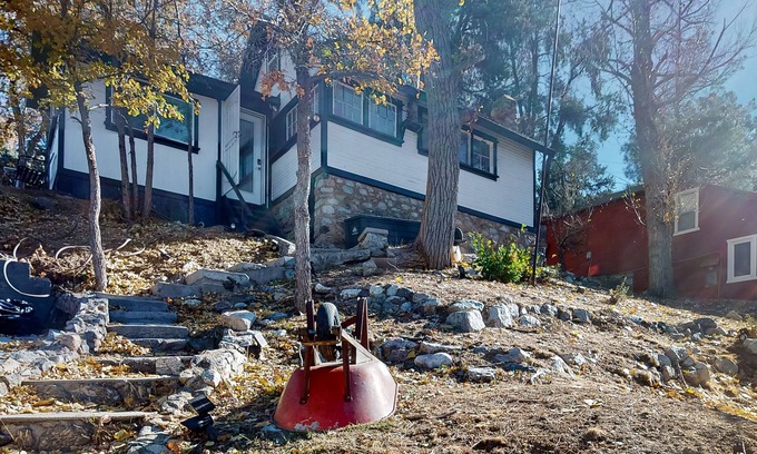 Frazier Park Casa | Private retreat for two with modern furnishings, well-equipped kitchen, & W/D