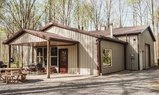 Creal Springs Cabina | Private retreat in the woods with hiking and fishing