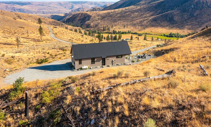 Pateros Cabina | Private Retreat on a 600 Acre Reserve!