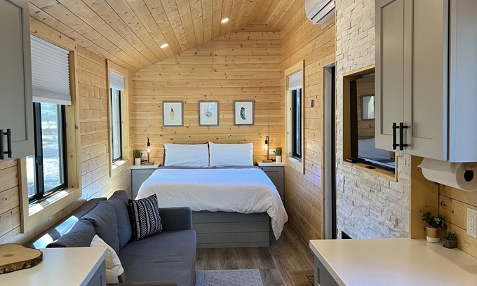 Parks Cabaña | Private Retreat with 3 Tiny Houses in the Woods