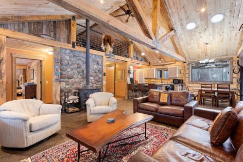 Darby Casa | Private River Front Cabin